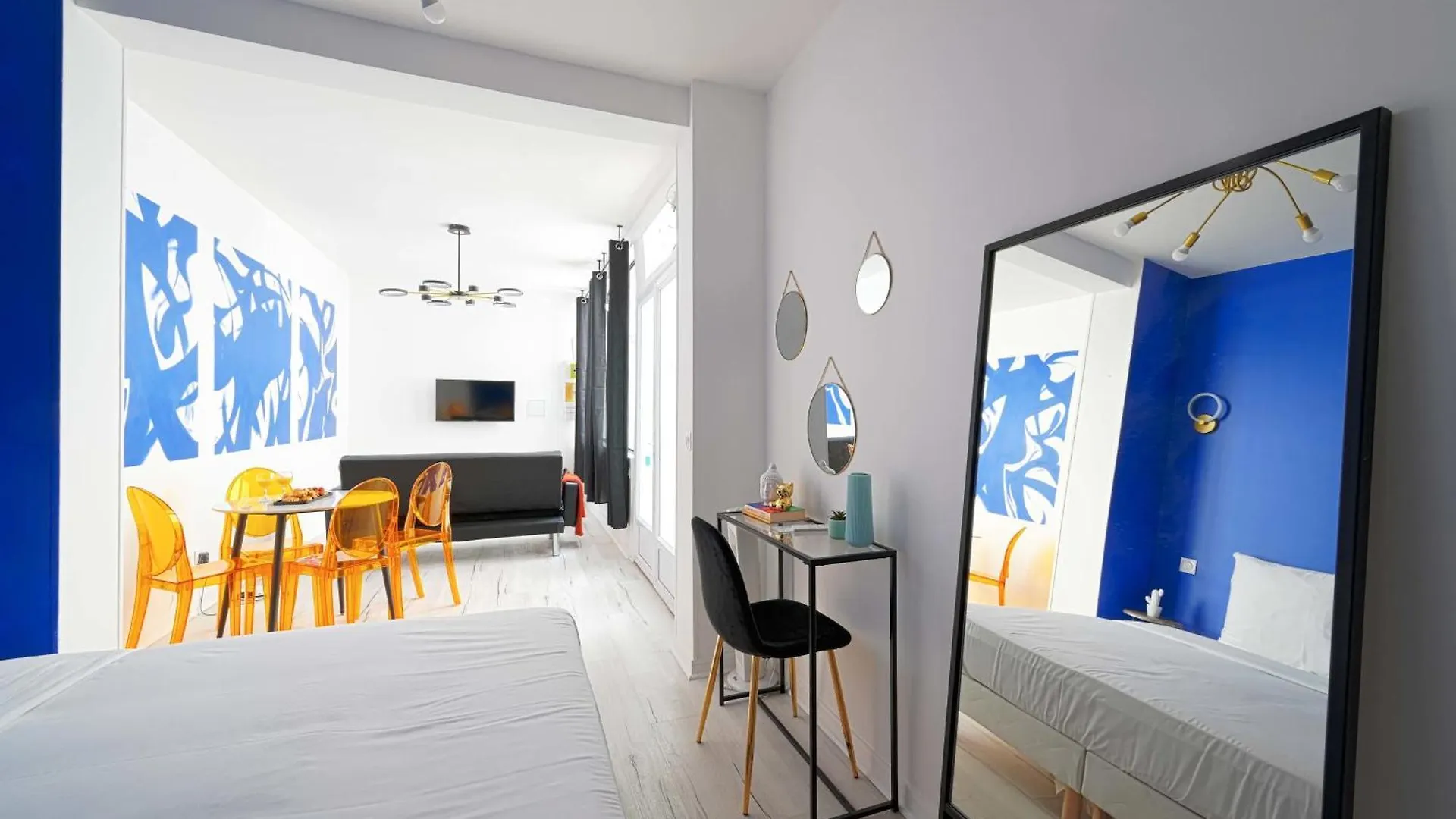 Large Studio With Modern Art Vibes Perfect For 3 Paris