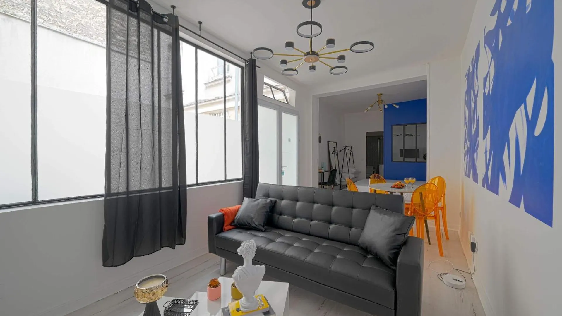 Apartment Large Studio With Modern Art Vibes Perfect For 3 Paris France