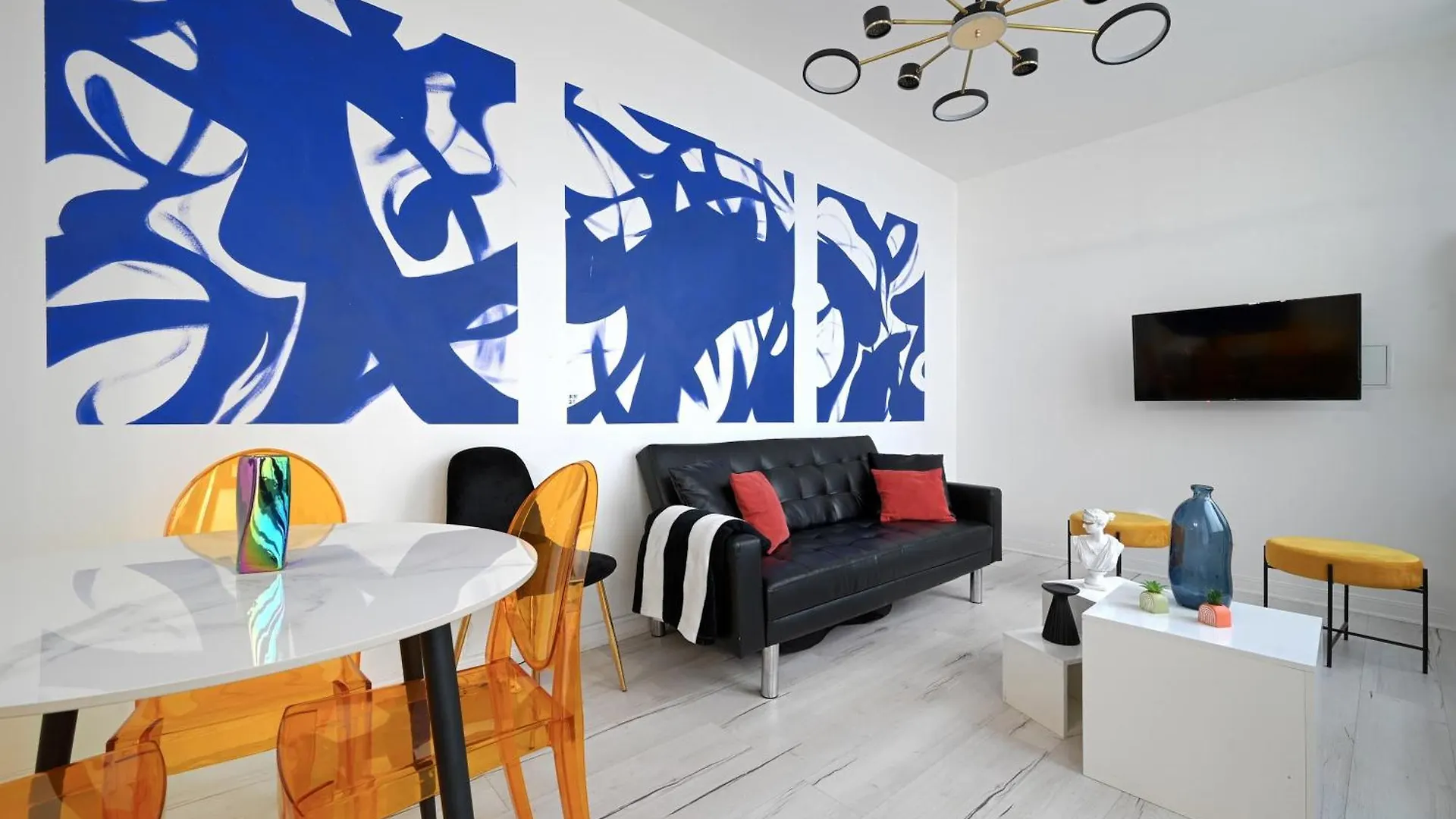 Large Studio With Modern Art Vibes Perfect For 3 Paris