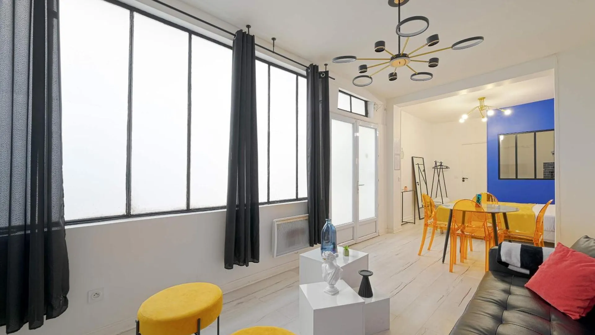 Large Studio With Modern Art Vibes Perfect For 3 Paris